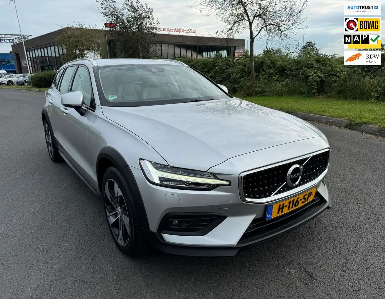 Photo 1 : Volvo V60 2020 Essence