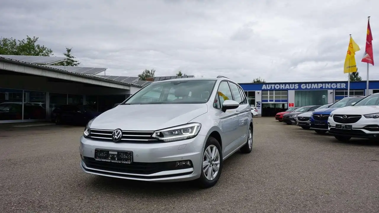 Photo 1 : Volkswagen Touran 2023 Petrol