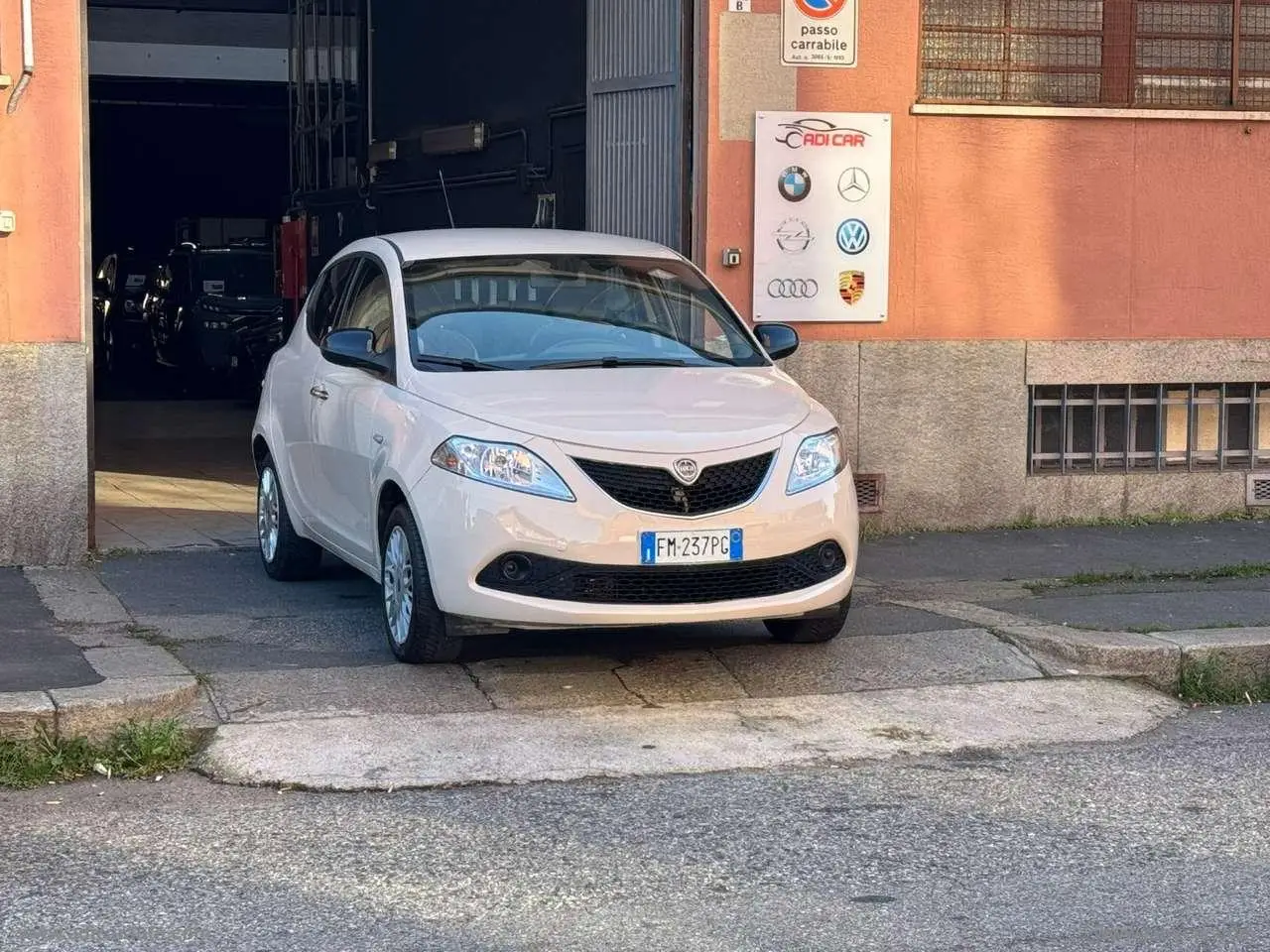 Photo 1 : Lancia Ypsilon 2017 Essence