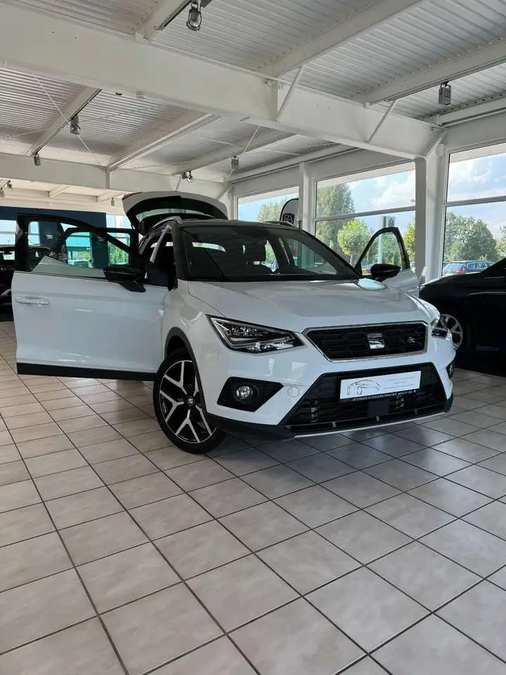 Photo 1 : Seat Arona 2021 Petrol