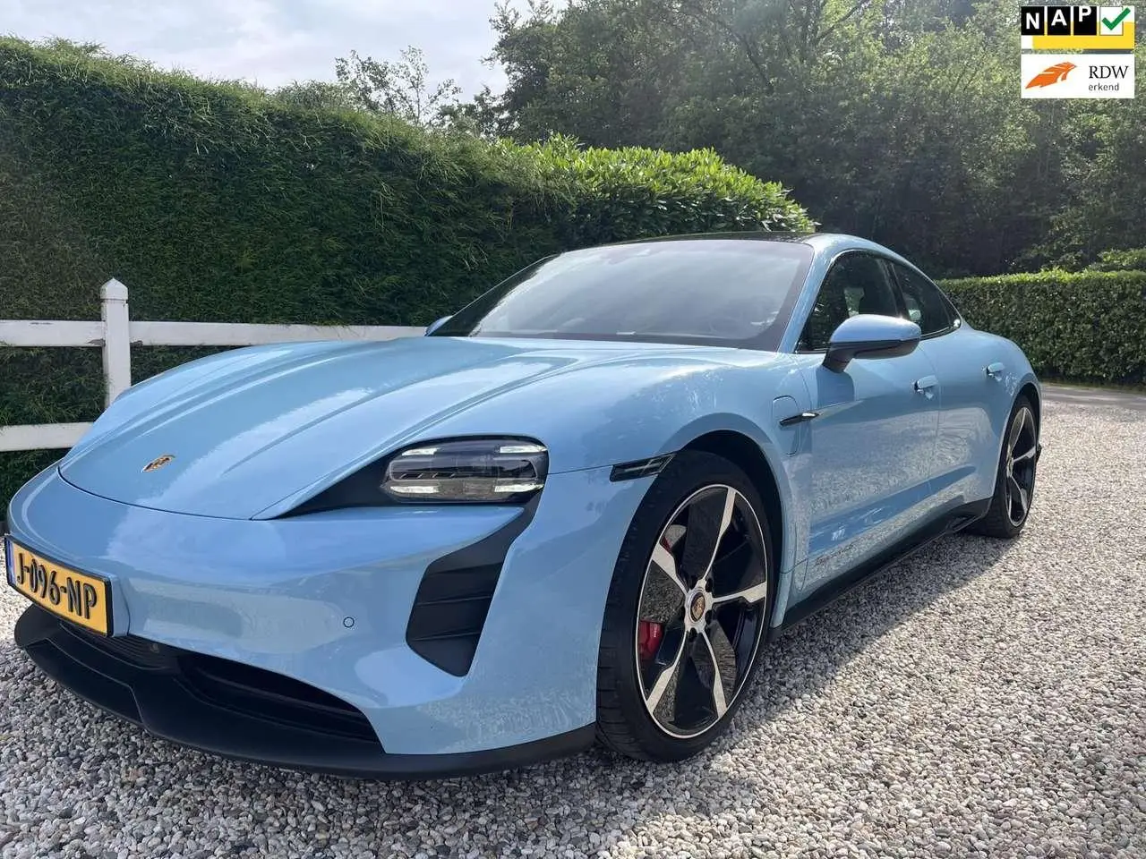 Photo 1 : Porsche Taycan 2020 Electric