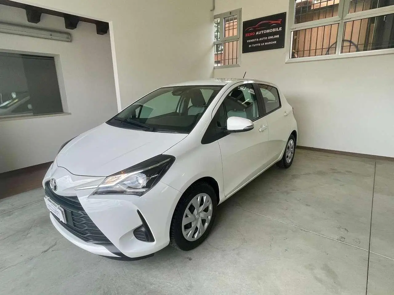 Photo 1 : Toyota Yaris 2018 Petrol