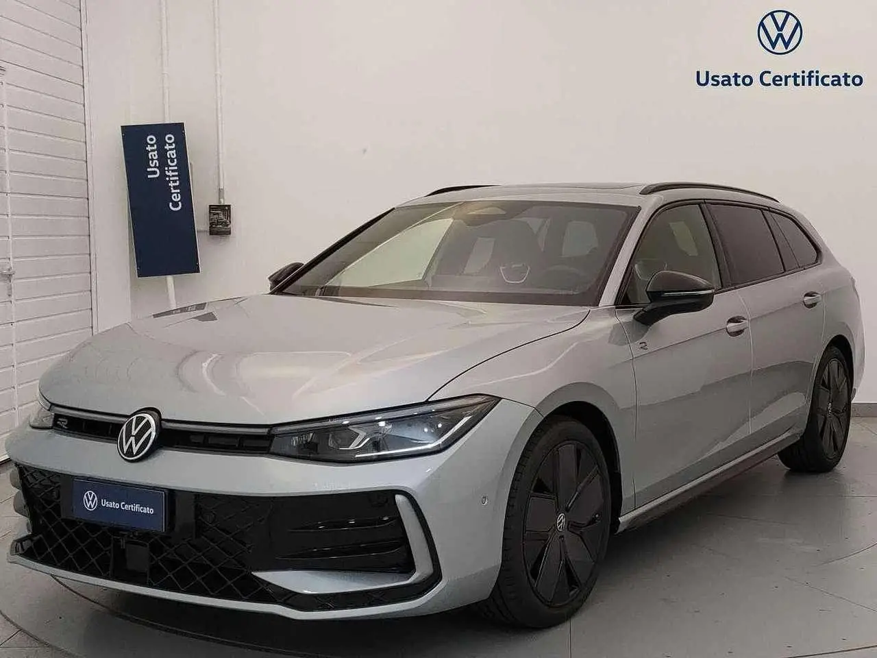 Photo 1 : Volkswagen Passat 2024 Essence