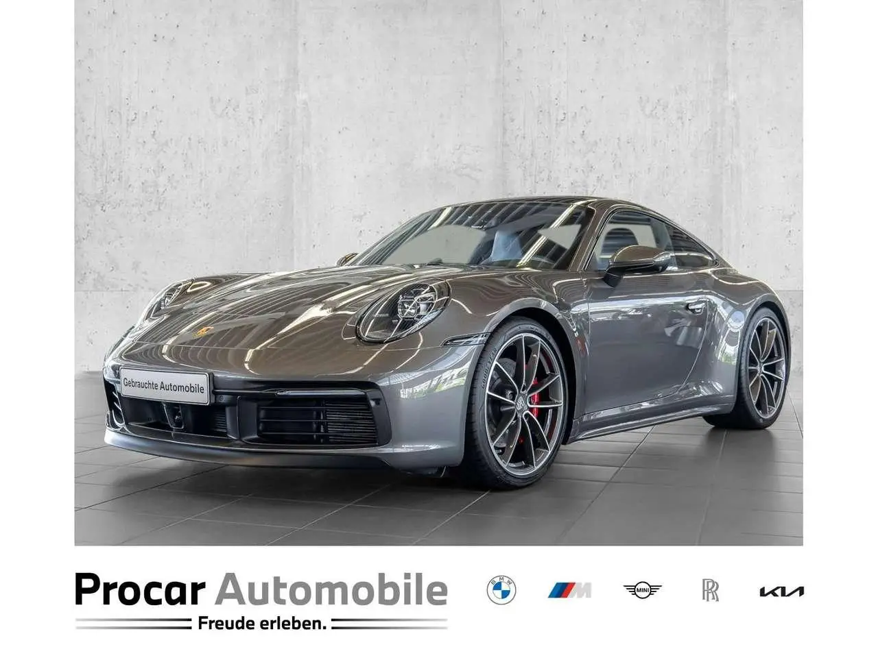 Photo 1 : Porsche 992 2021 Essence