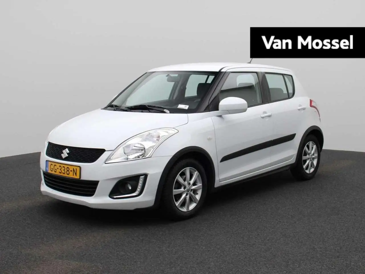 Photo 1 : Suzuki Swift 2015 Petrol