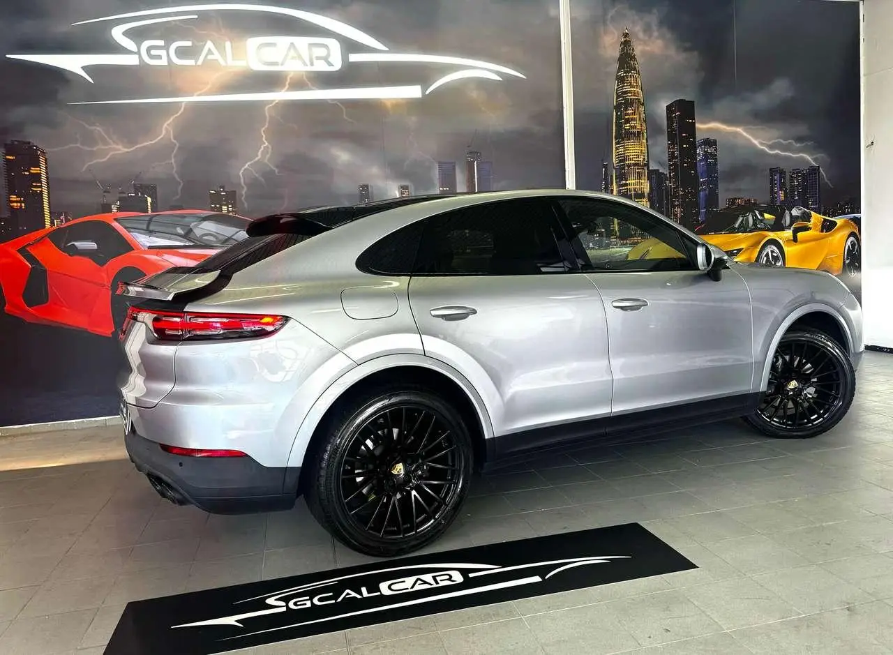 Photo 1 : Porsche Cayenne 2020 Petrol