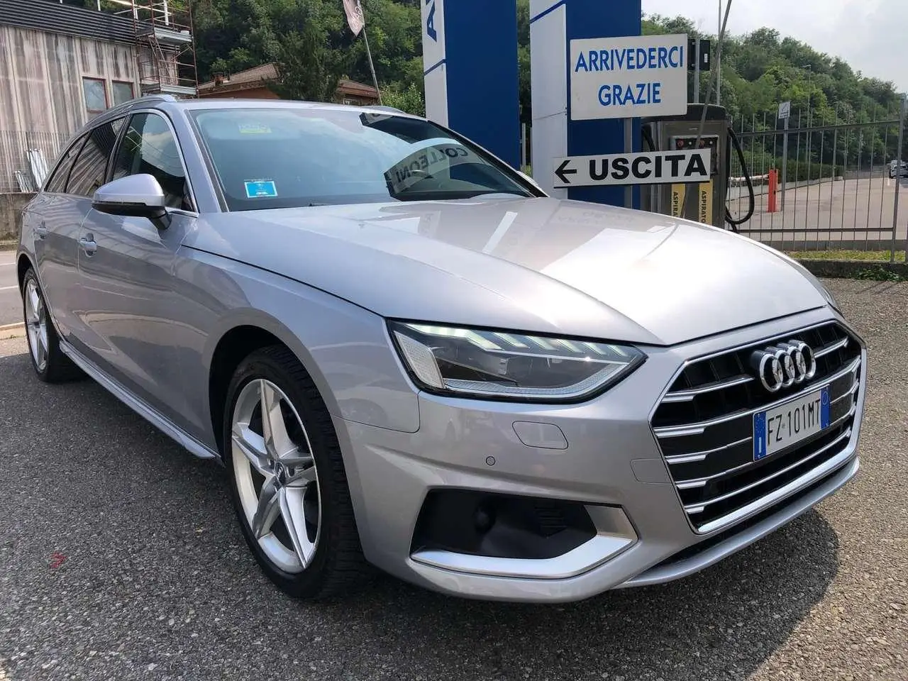 Photo 1 : Audi A4 2019 Hybrid