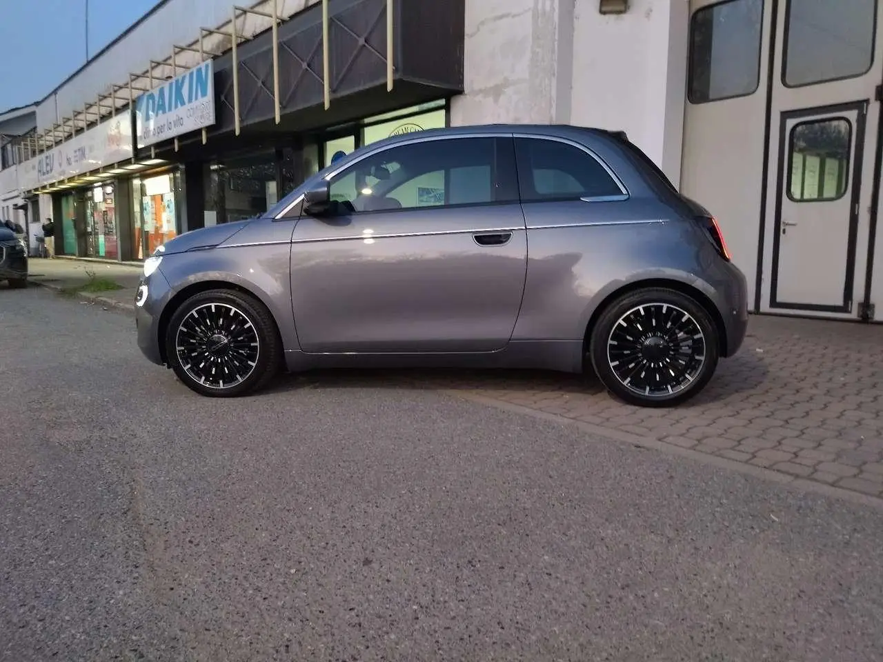 Photo 1 : Fiat 500 2020 Électrique