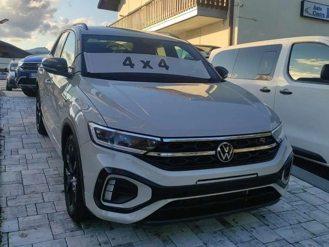 Photo 1 : Volkswagen T-roc 2023 Petrol