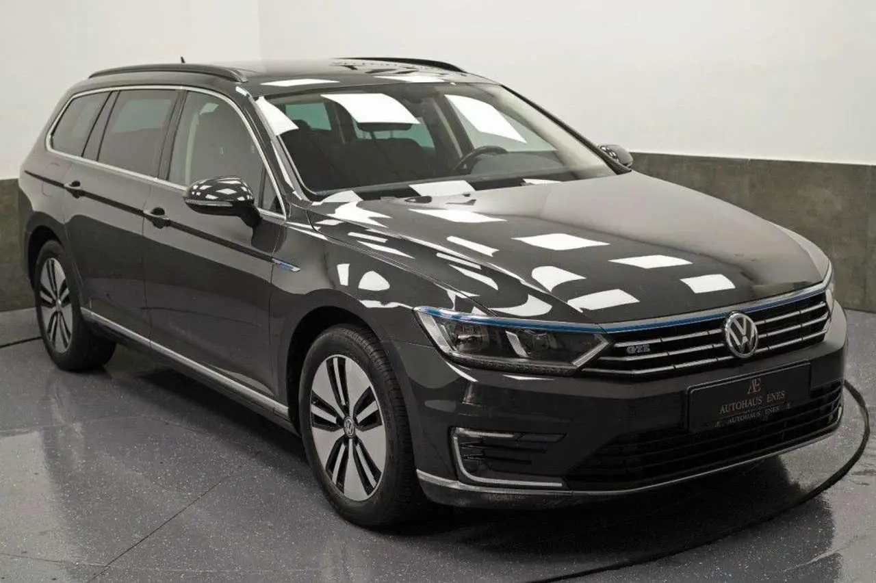 Photo 1 : Volkswagen Passat 2018 Hybrid