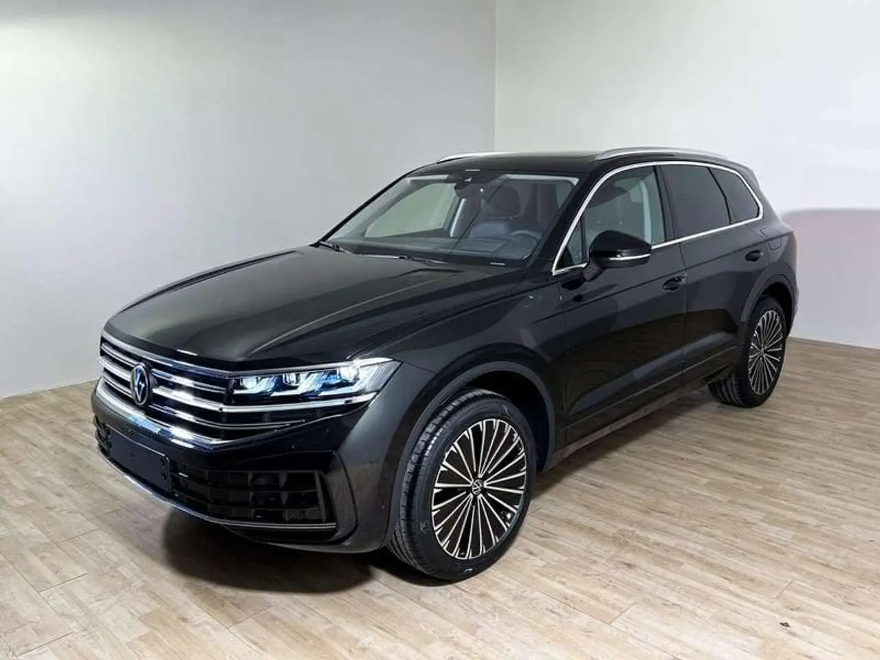 Photo 1 : Volkswagen Touareg 2024 Hybride