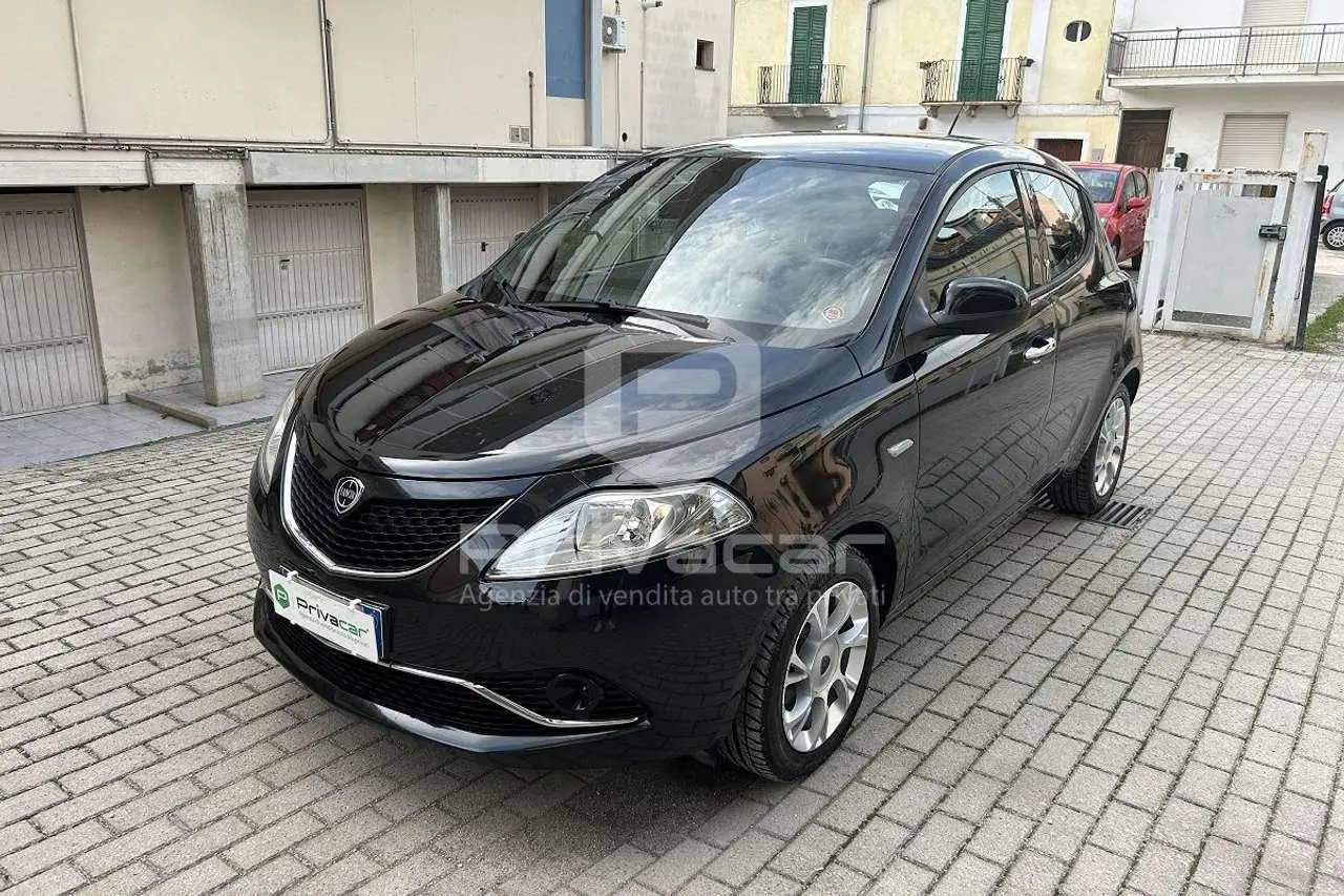 Photo 1 : Lancia Ypsilon 2016 Essence