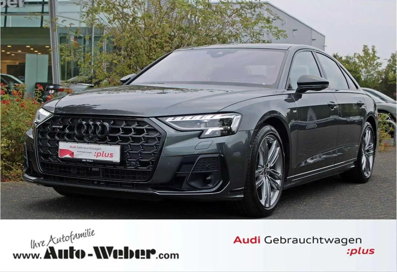 Photo 1 : Audi A8 2022 Petrol