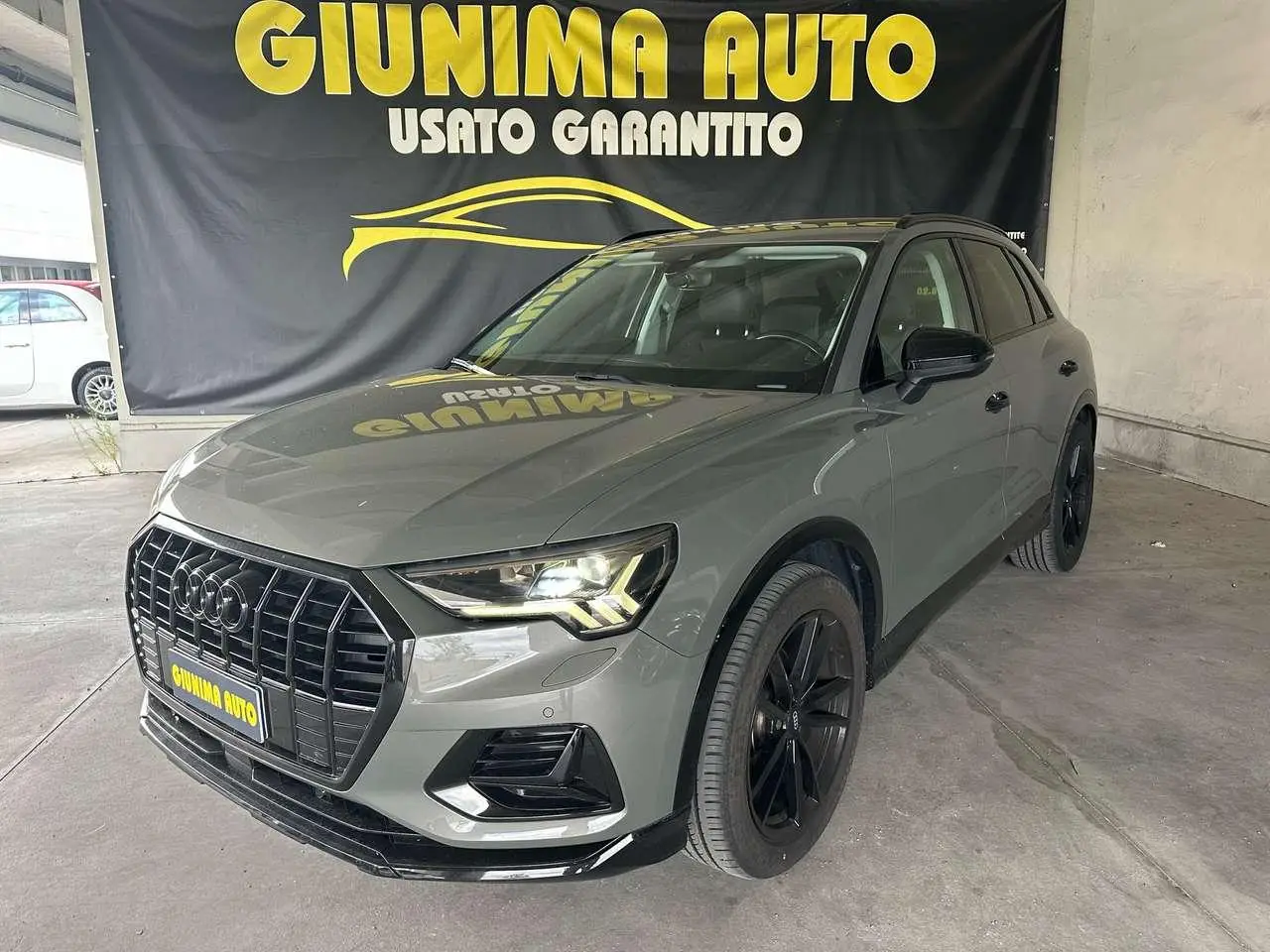 Photo 1 : Audi Q3 2019 Essence