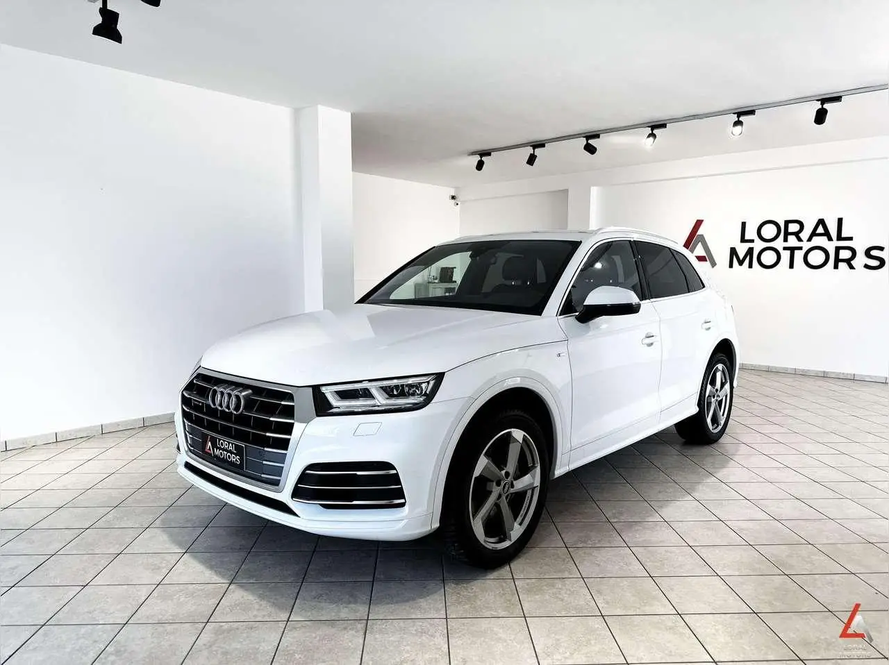 Photo 1 : Audi Q5 2020 Diesel