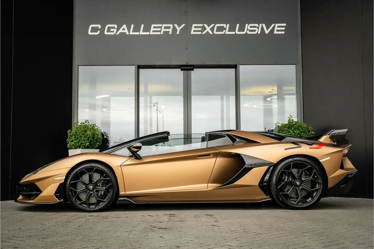 Photo 1 : Lamborghini Aventador 2021 Petrol