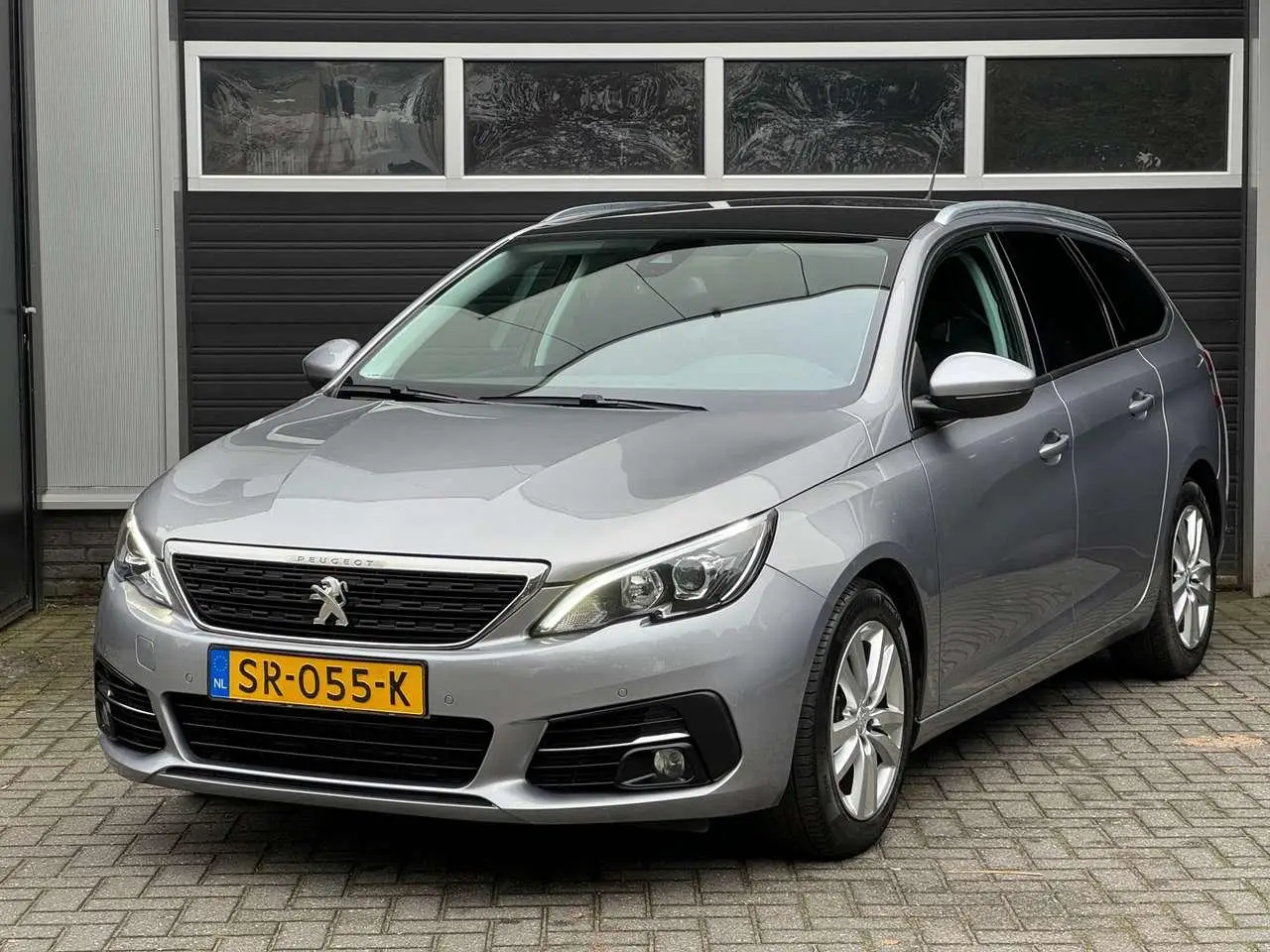 Photo 1 : Peugeot 308 2018 Petrol