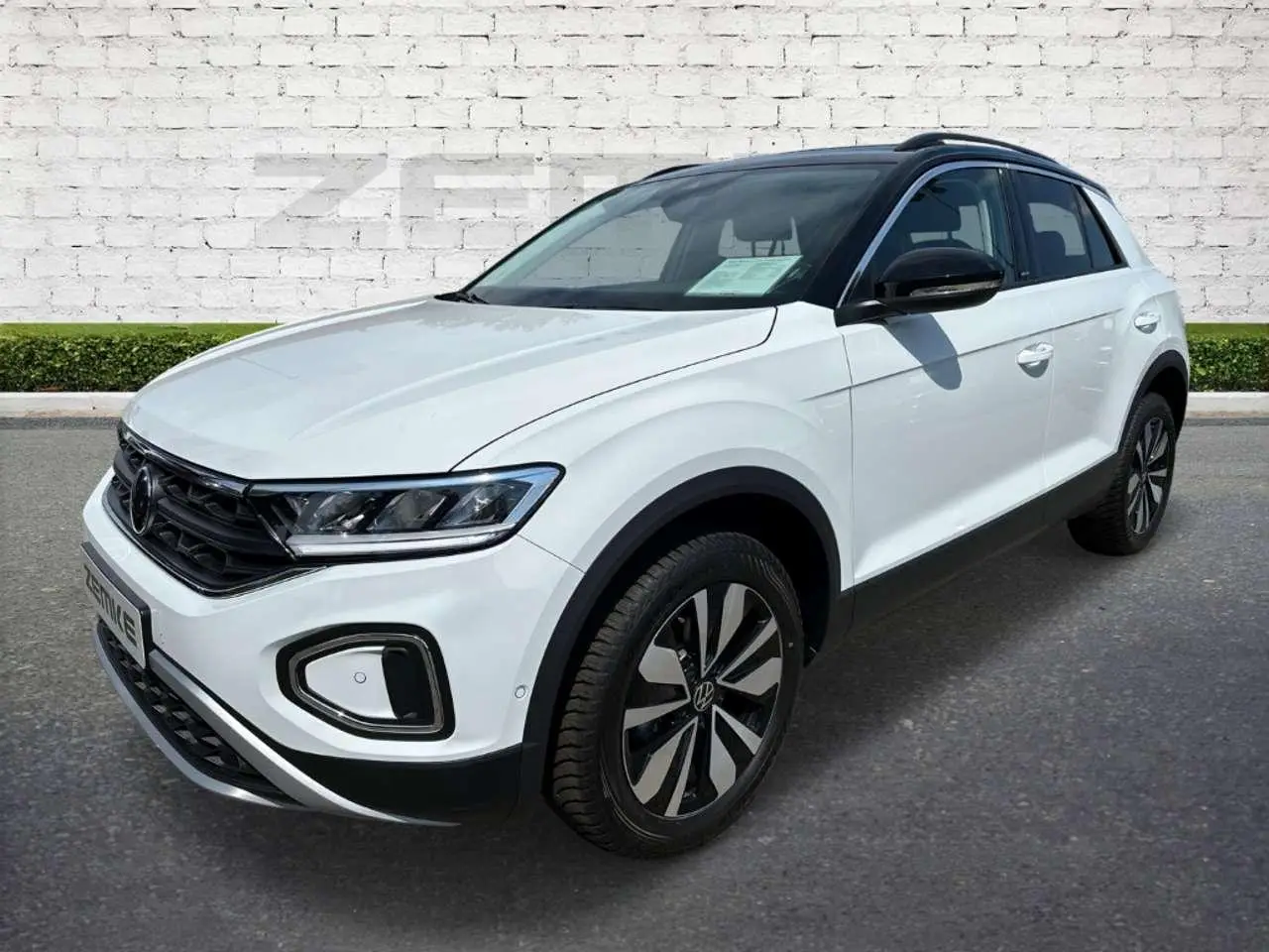 Photo 1 : Volkswagen T-roc 2024 Petrol