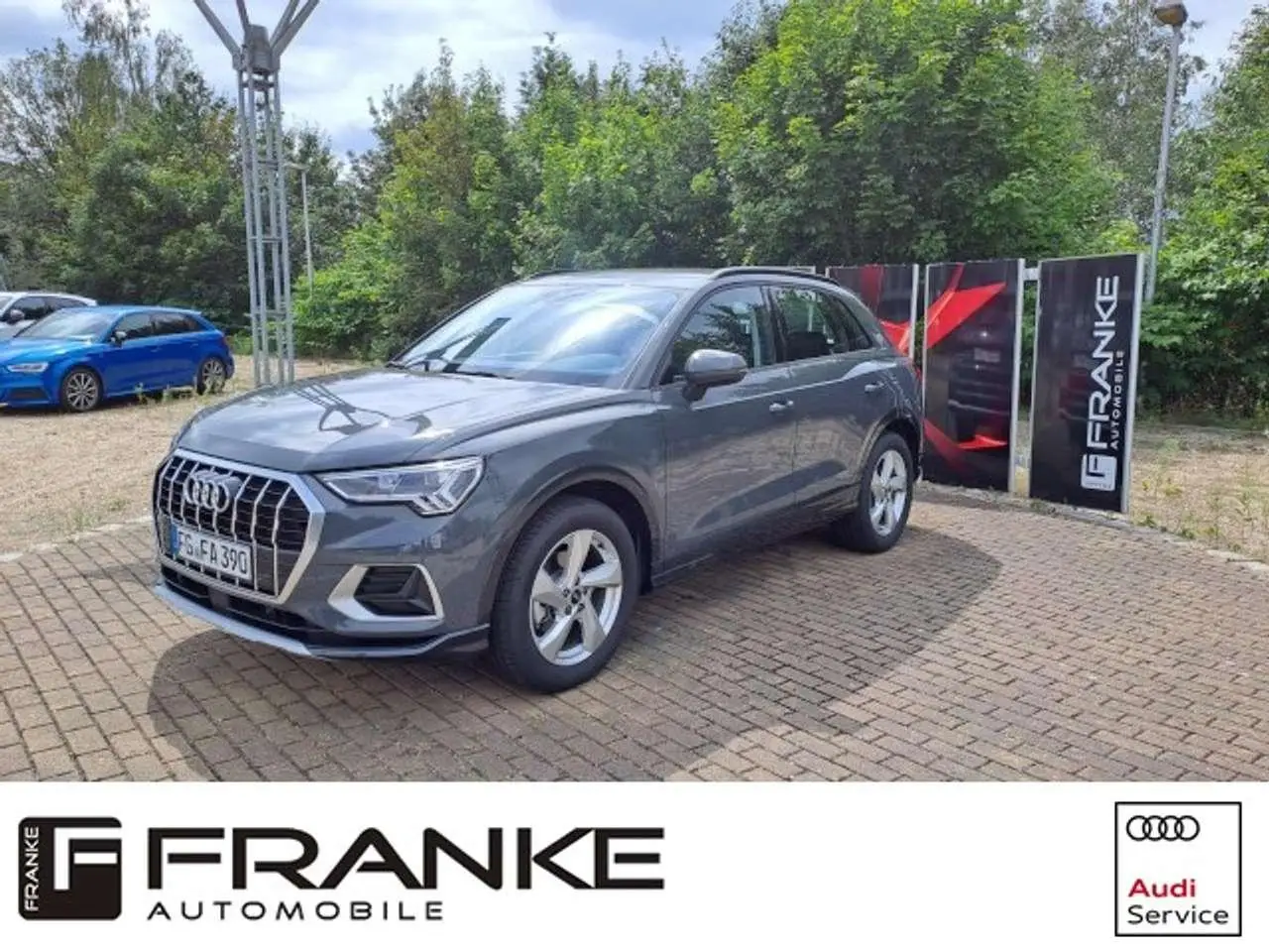 Photo 1 : Audi Q3 2023 Petrol