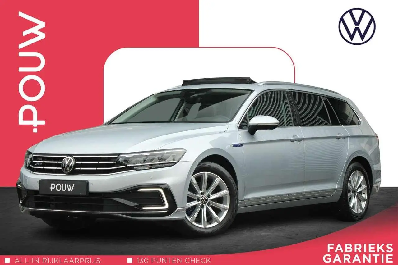 Photo 1 : Volkswagen Passat 2023 Hybrid