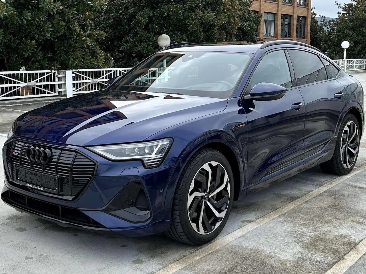 Photo 1 : Audi E-tron 2022 Electric