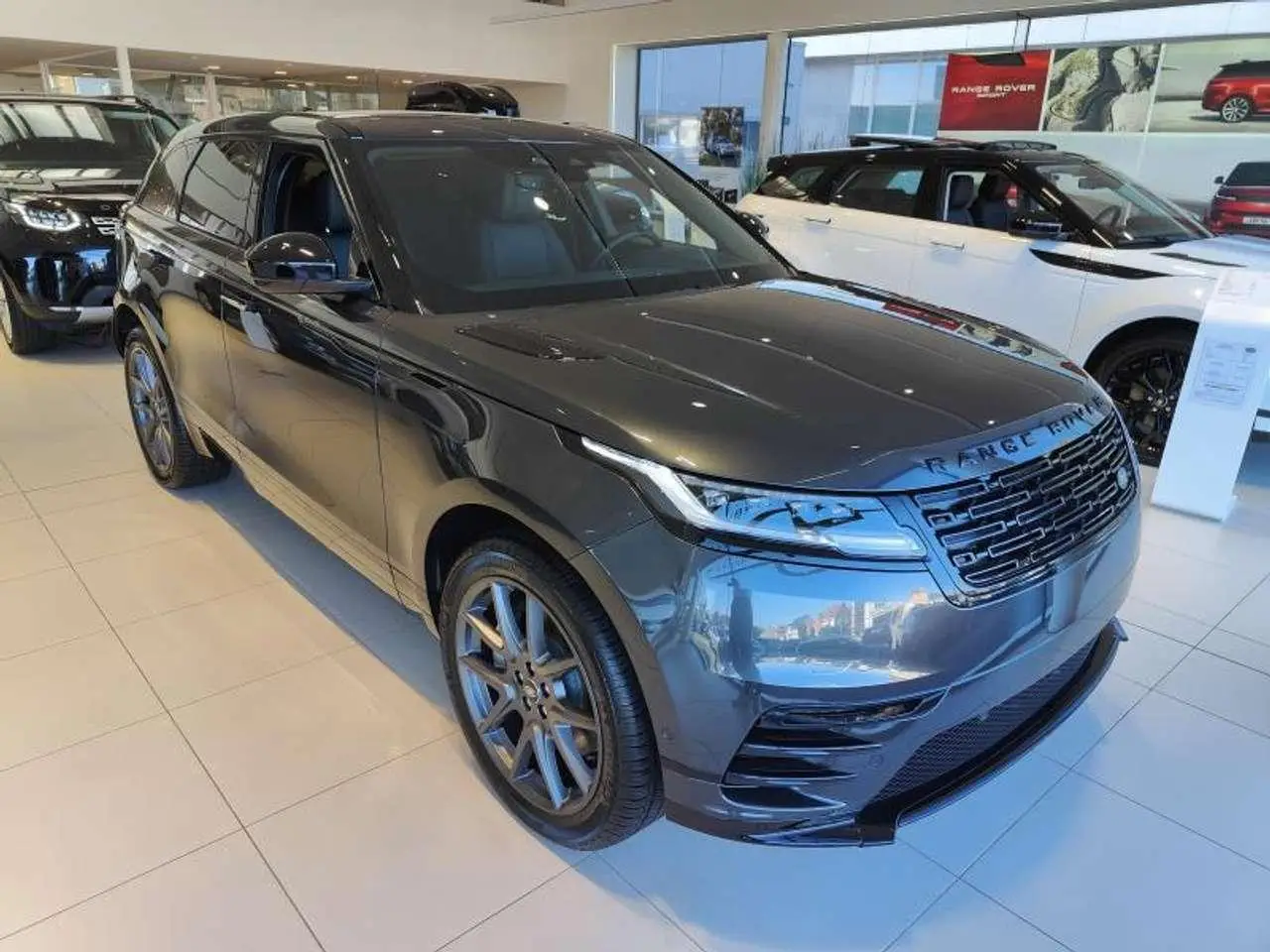 Photo 1 : Land Rover Range Rover Velar 2024 Hybrid