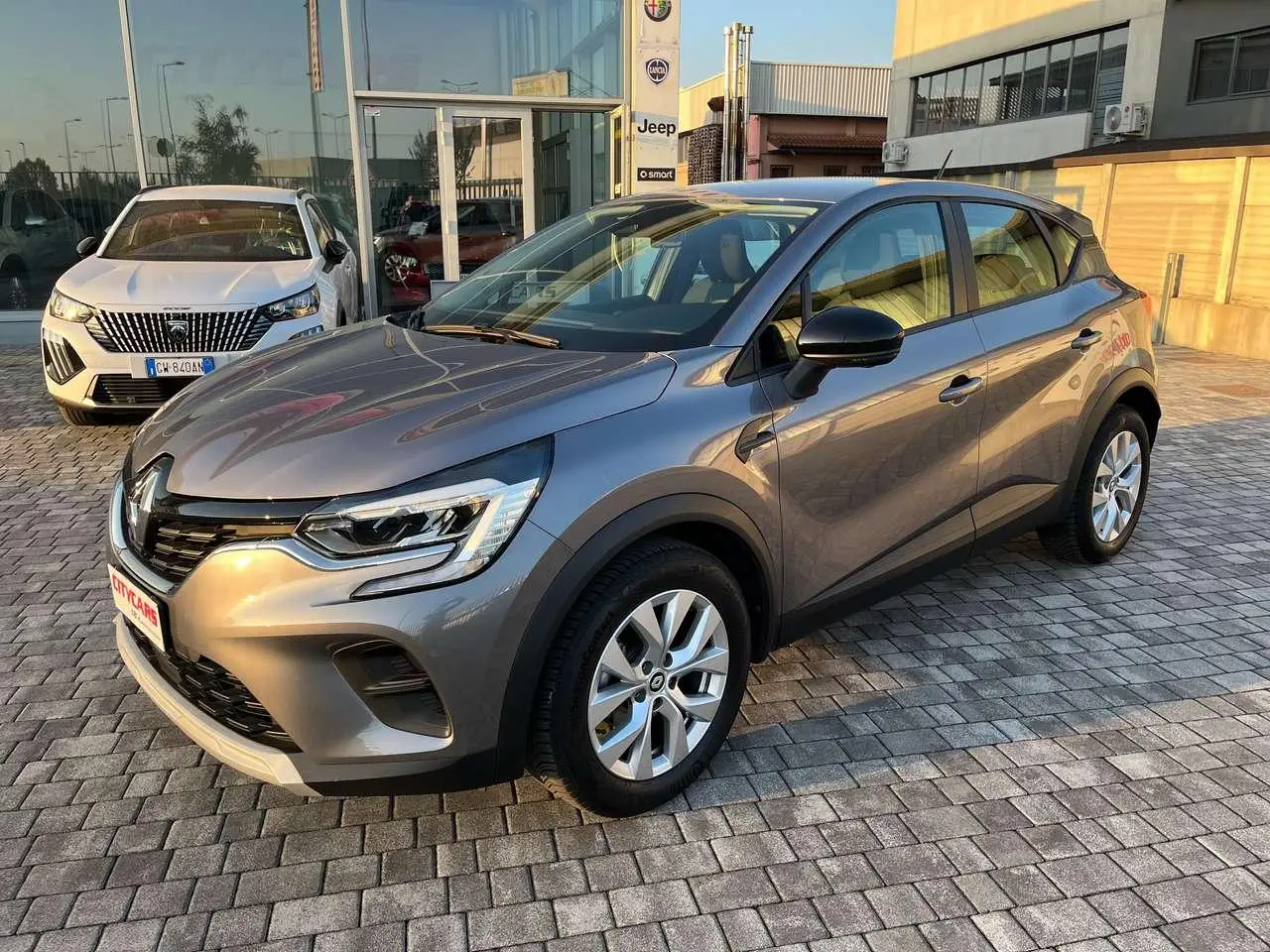 Photo 1 : Renault Captur 2021 Petrol