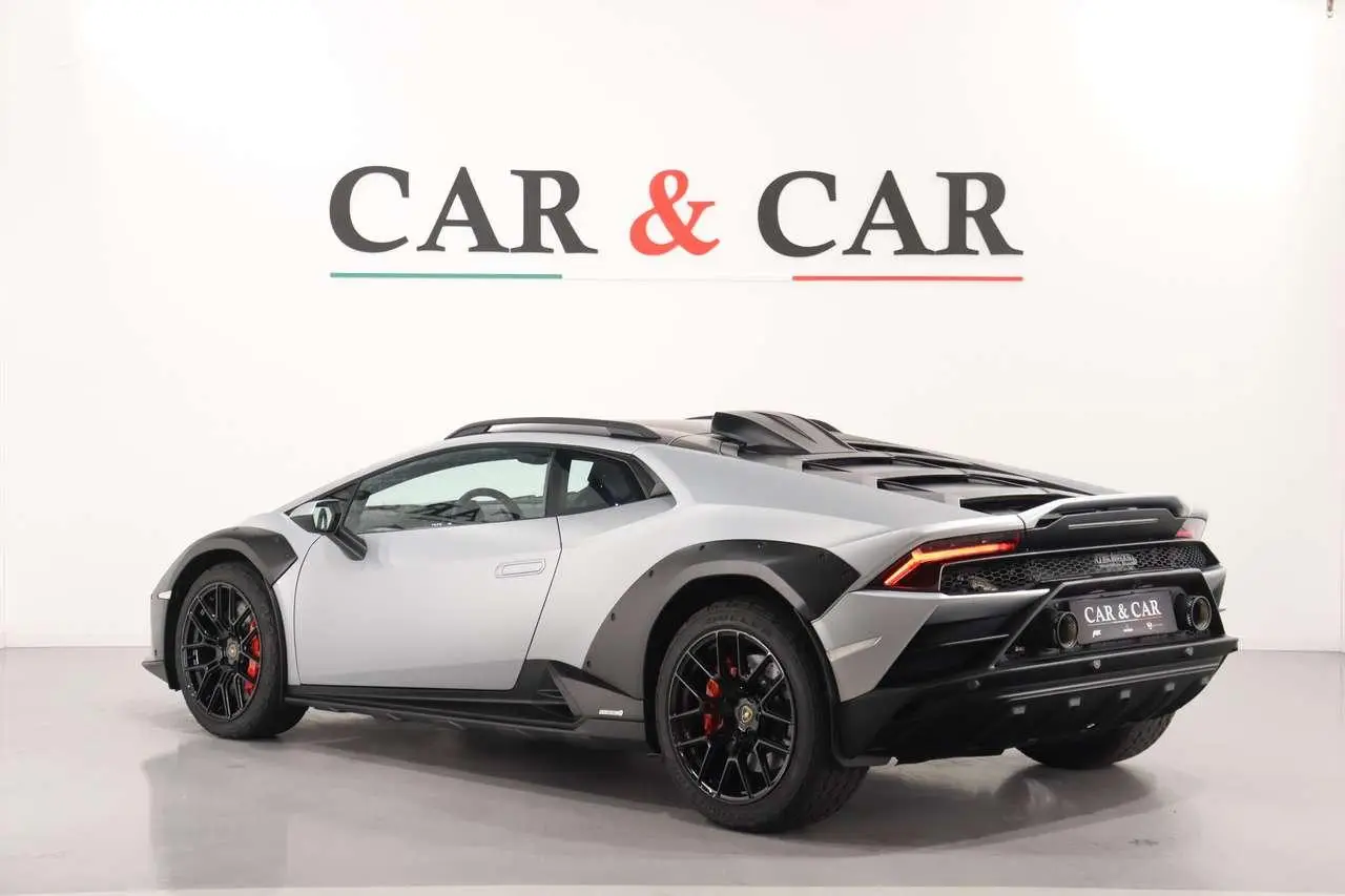 Photo 1 : Lamborghini Huracan 2024 Essence