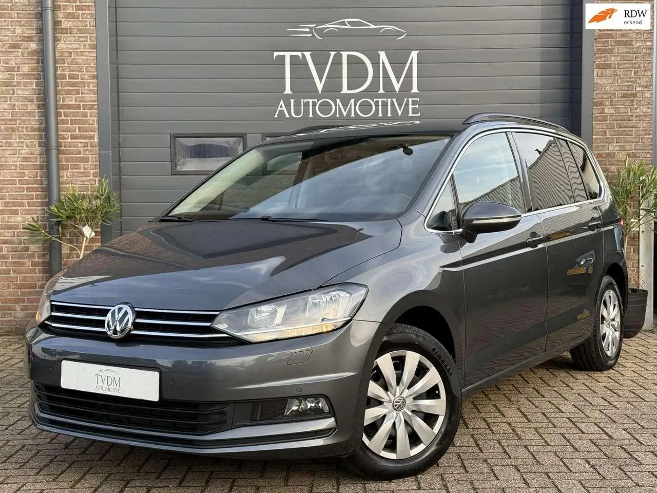 Photo 1 : Volkswagen Touran 2020 Essence