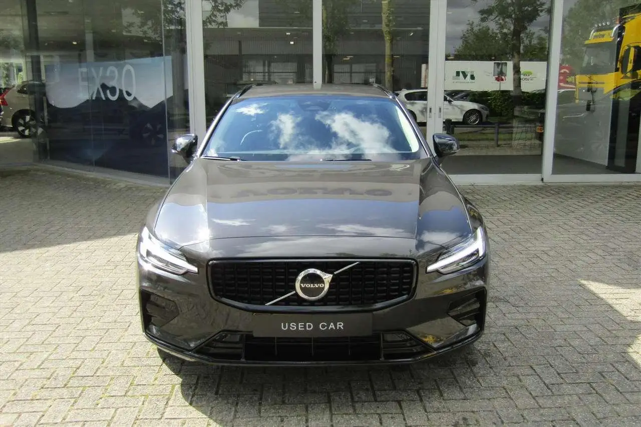 Photo 1 : Volvo V60 2024 Essence