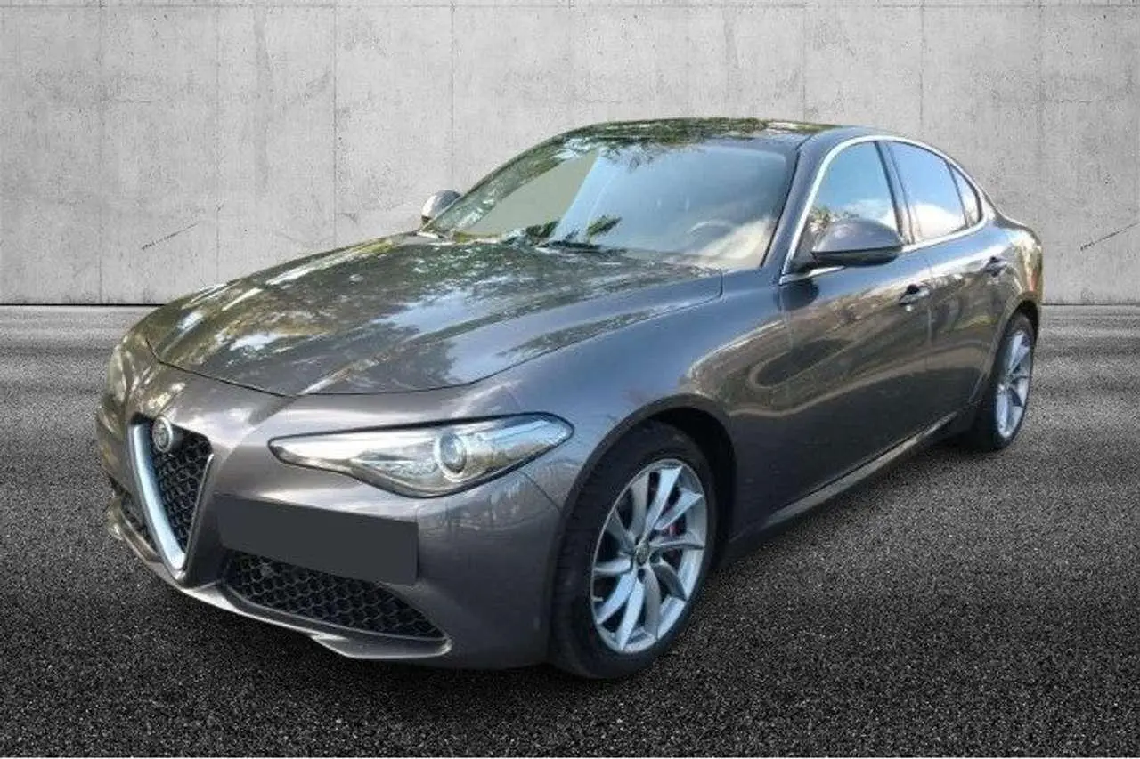 Photo 1 : Alfa Romeo Giulia 2020 Essence