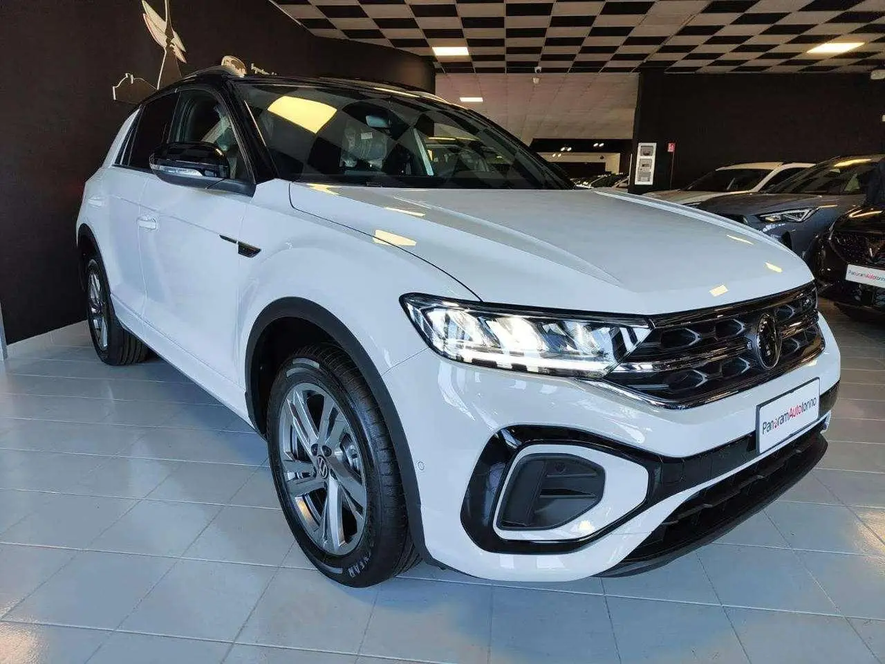 Photo 1 : Volkswagen T-roc 2024 Essence