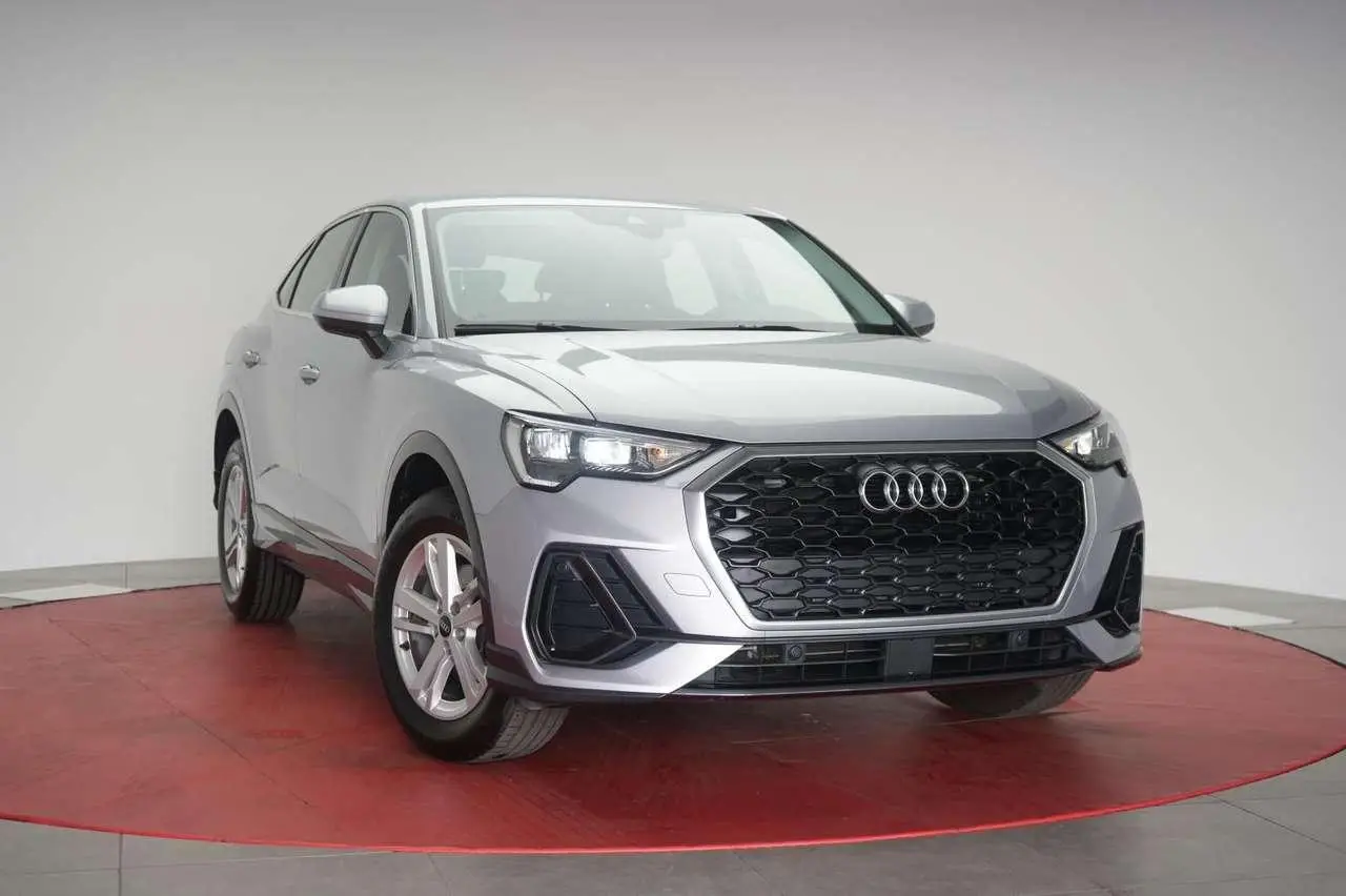 Photo 1 : Audi Q3 2021 Essence