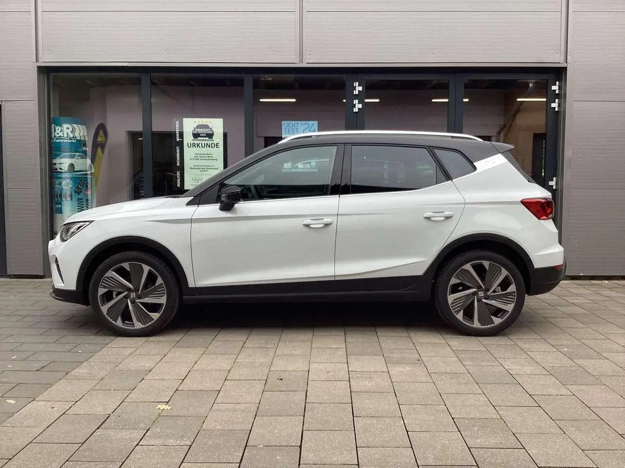 Photo 1 : Seat Arona 2024 Petrol