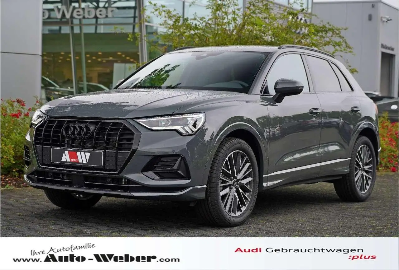 Photo 1 : Audi Q3 2024 Petrol