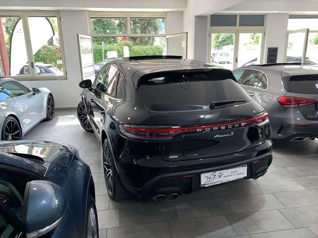 Photo 1 : Porsche Macan 2021 Essence