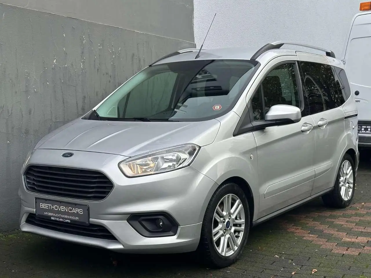 Photo 1 : Ford Tourneo 2019 Essence