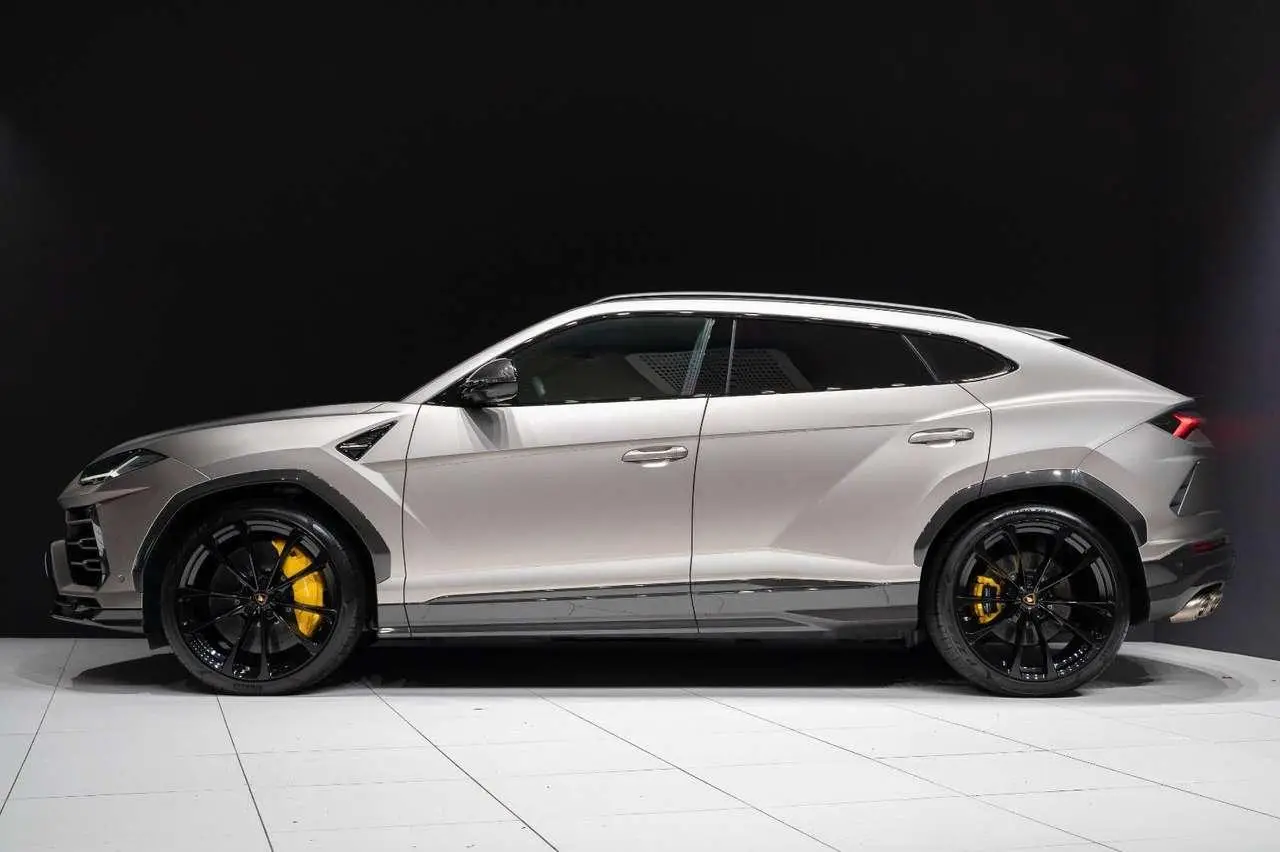 Photo 1 : Lamborghini Urus 2019 Petrol