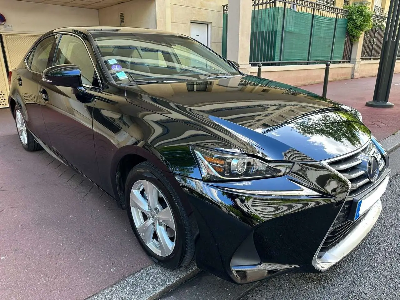 Photo 1 : Lexus Is 2019 Hybrid