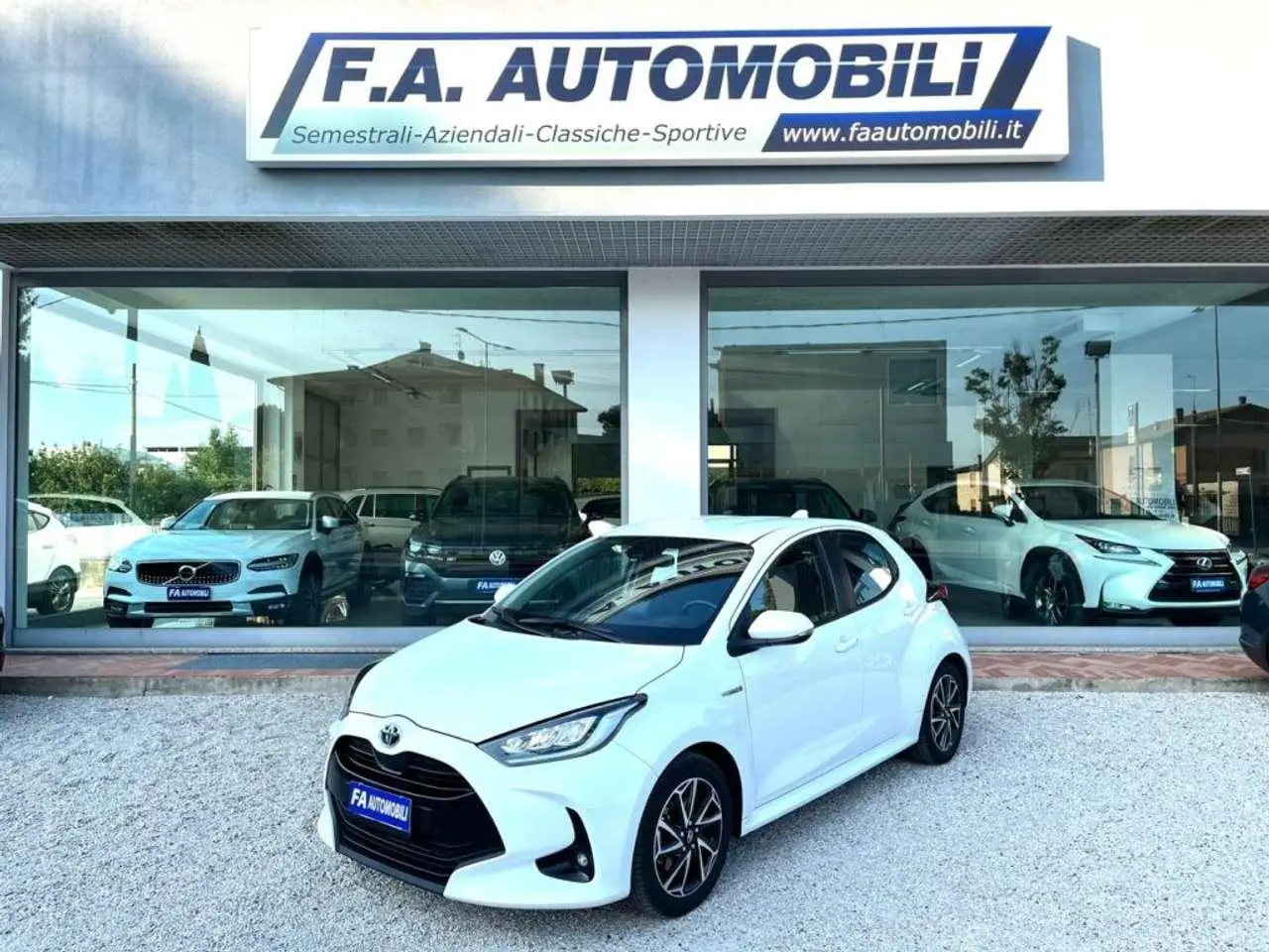 Photo 1 : Toyota Yaris 2020 Hybrid