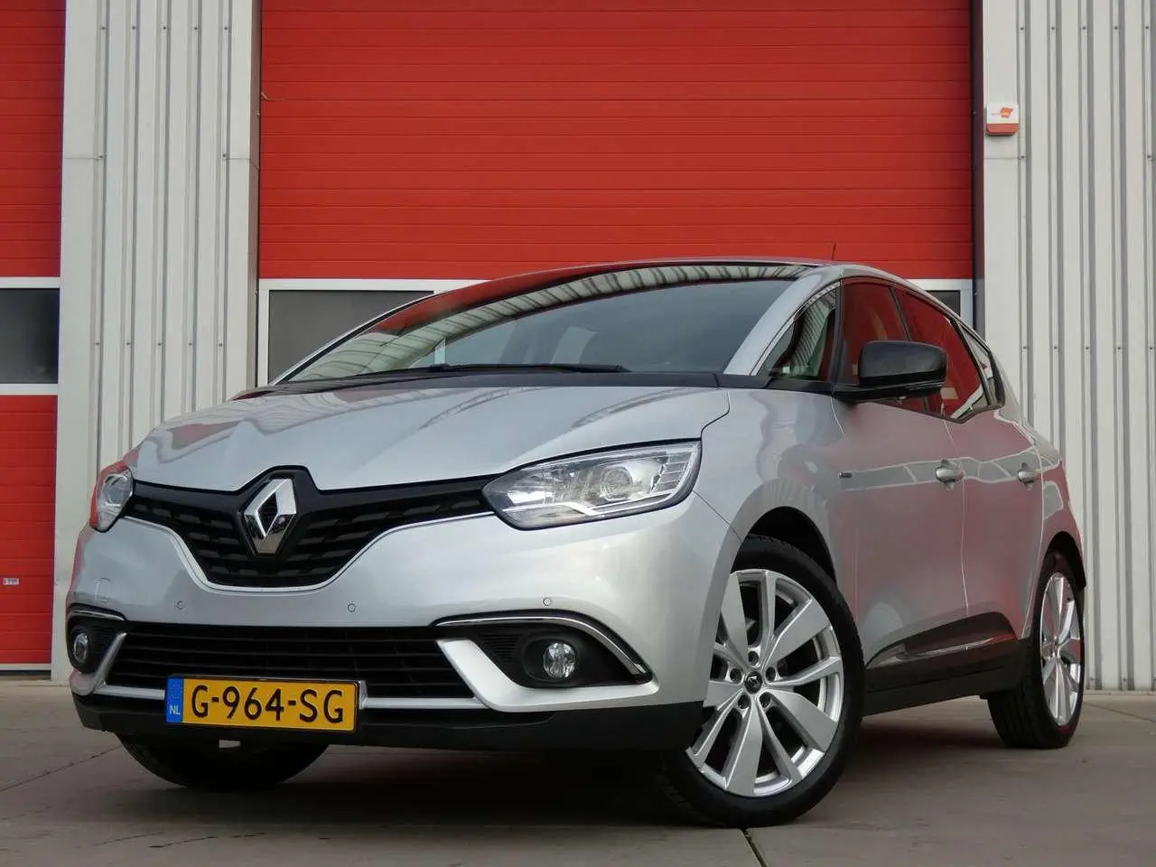 Photo 1 : Renault Scenic 2019 Essence