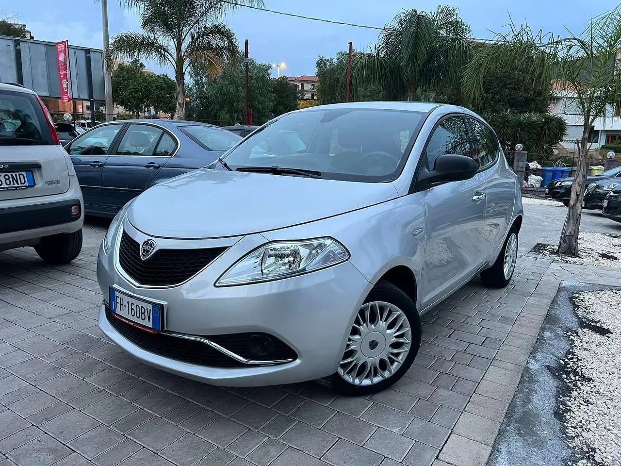 Photo 1 : Lancia Ypsilon 2017 Petrol