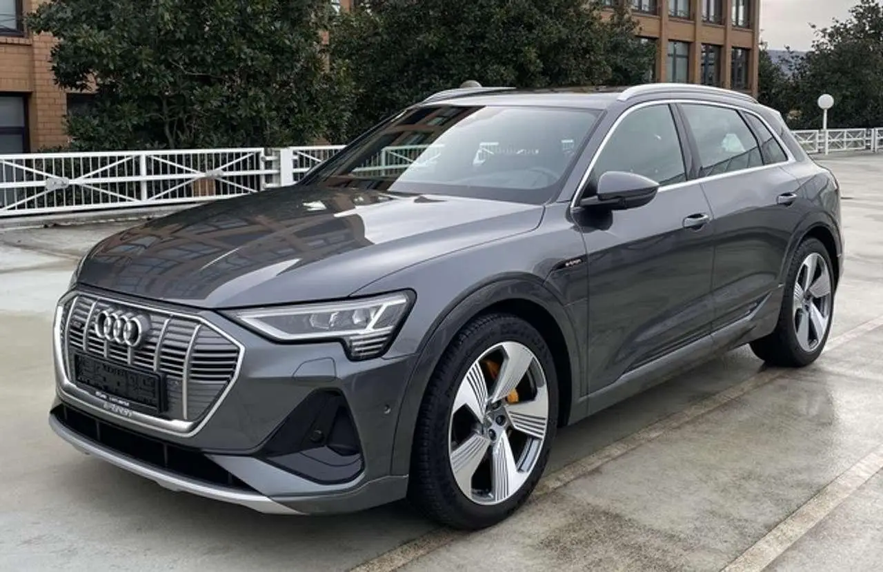 Photo 1 : Audi E-tron 2020 Électrique