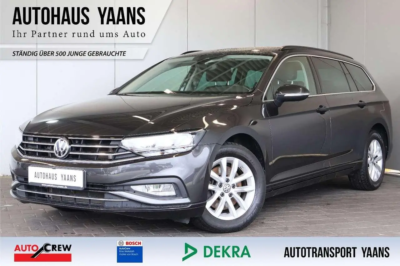 Photo 1 : Volkswagen Passat 2019 Essence