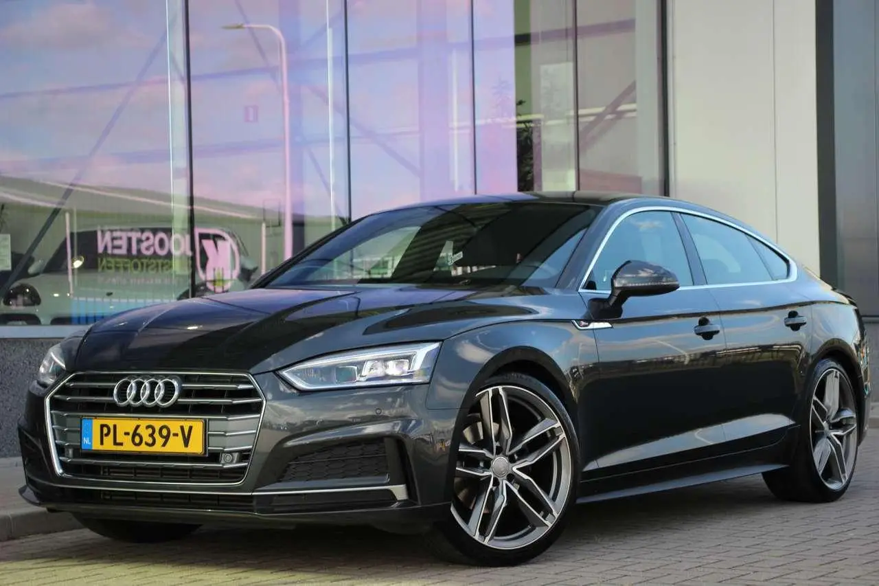 Photo 1 : Audi A5 2017 Petrol