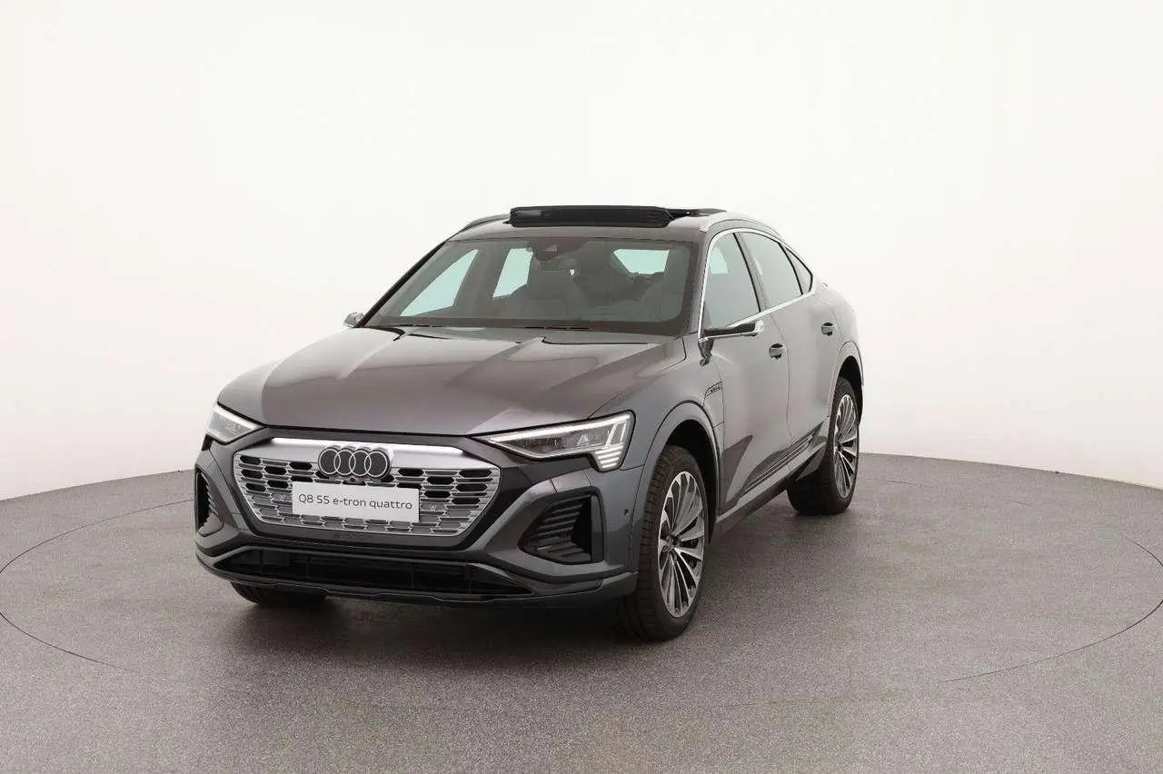 Photo 1 : Audi Q8 2023 Électrique