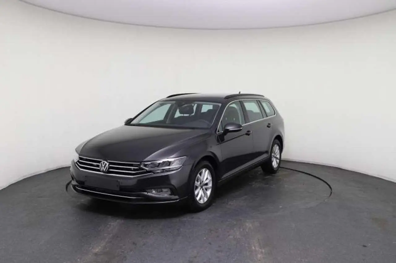 Photo 1 : Volkswagen Passat 2023 Essence