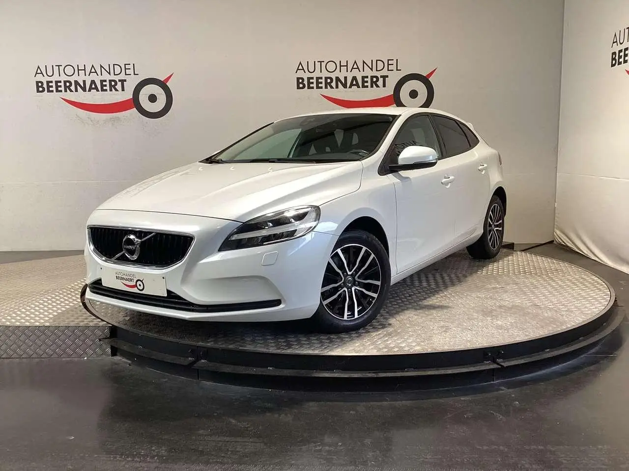 Photo 1 : Volvo V40 2019 Essence