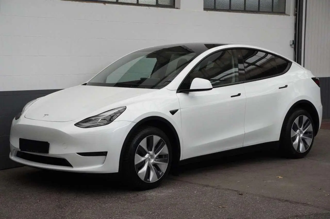 Photo 1 : Tesla Model Y 2023 Electric