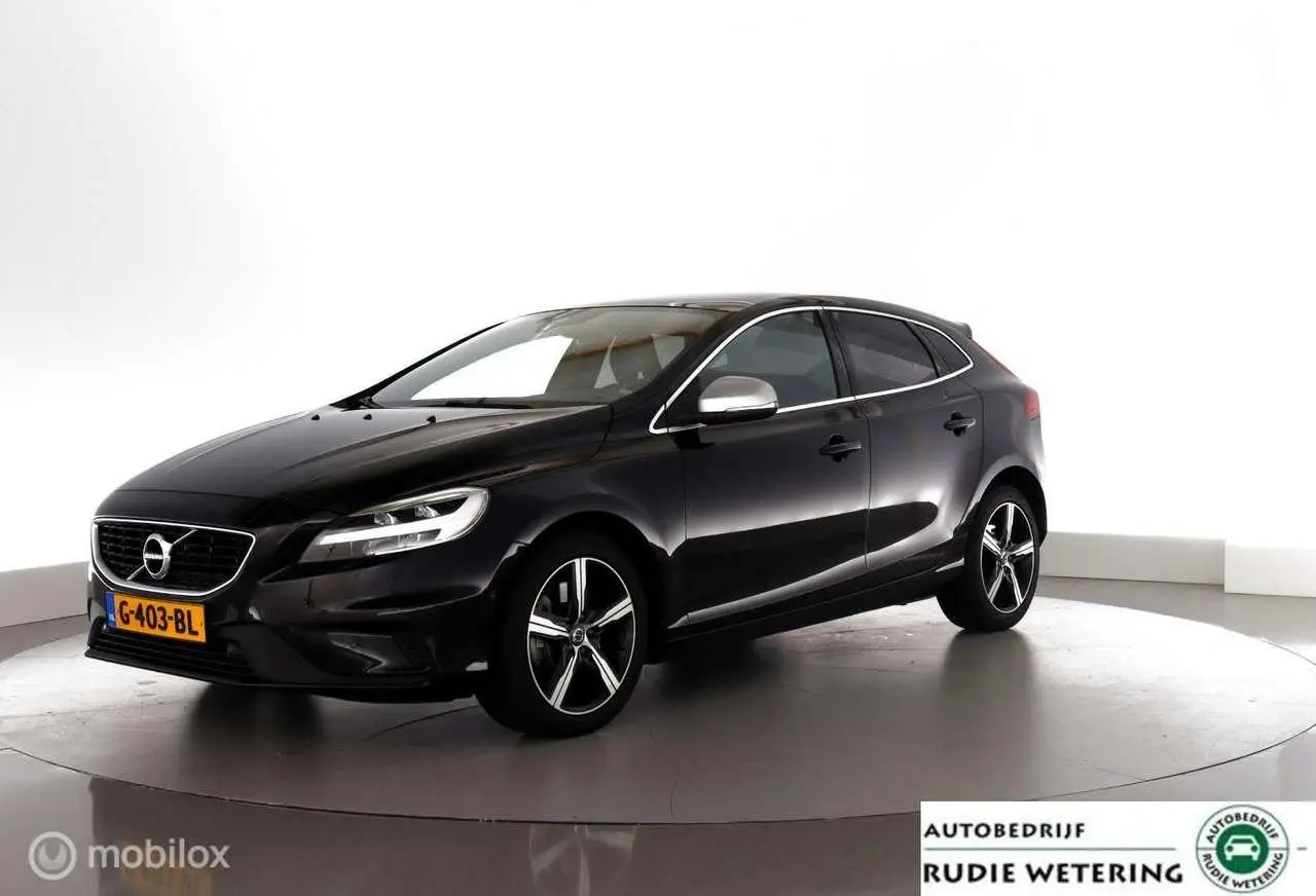 Photo 1 : Volvo V40 2019 Essence